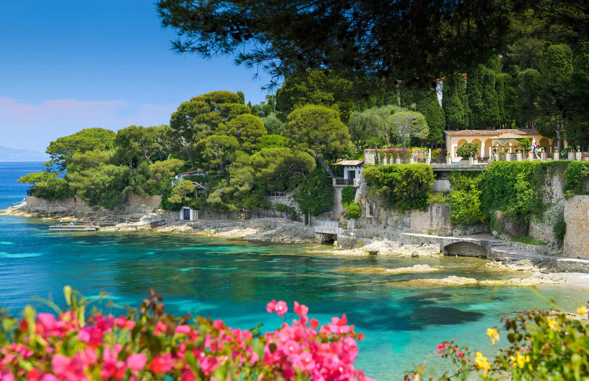 Pines and villas above the turquoise water of the Côte d'Azur